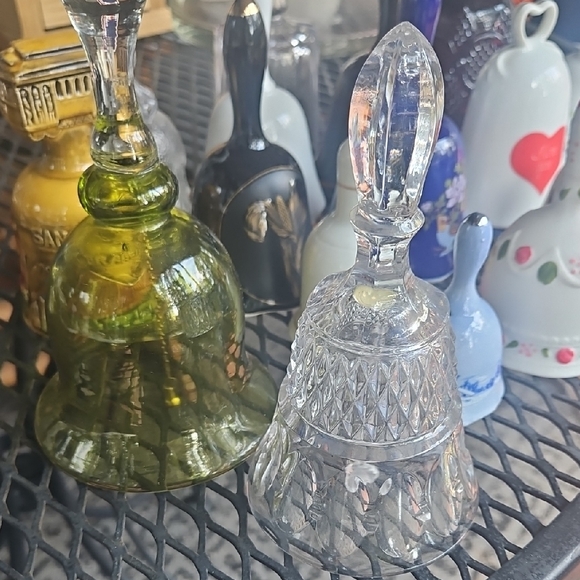 Elegant Clear Crystal Bell - Picture 1 of 5